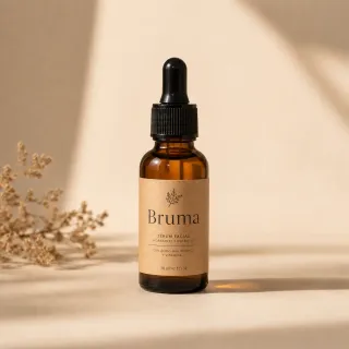 Foto de producto: sérum en frasco de vidrio ámbar (Bruma, tienda ficticia)